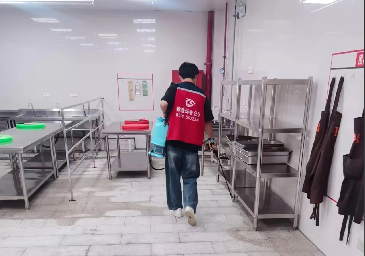 淮北師范攜手泉滿(mǎn)餐飲，共同開(kāi)展除四害行動(dòng)